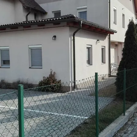Pedetti Apartman 公寓