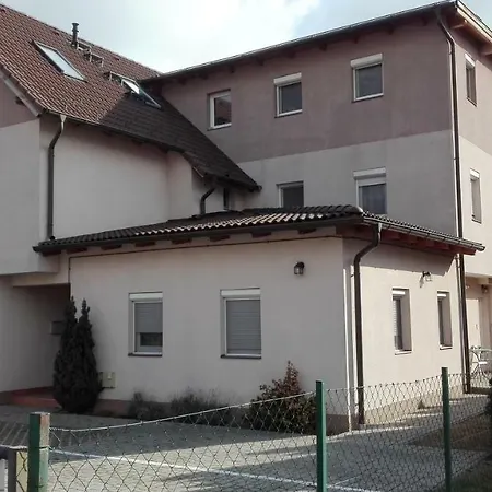 公寓 Pedetti Apartman