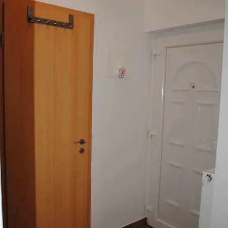 Pedetti Apartman * 巴拉顿菲赖德